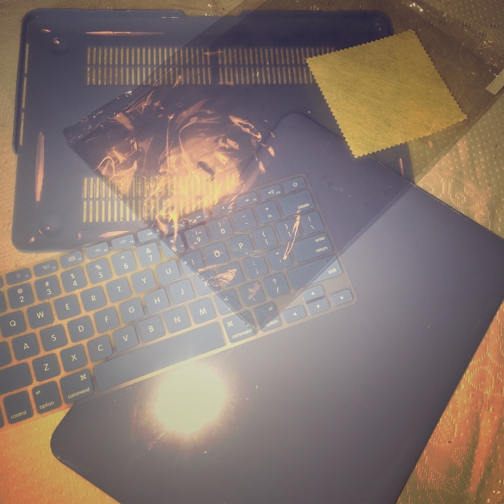 Apple MacBook cover set—brand new!!!